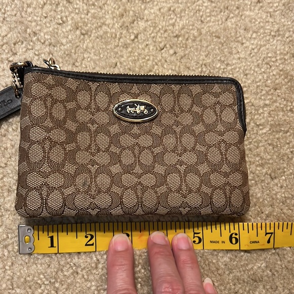 Coach Small Wristlet Brown - Picture 9 of 10